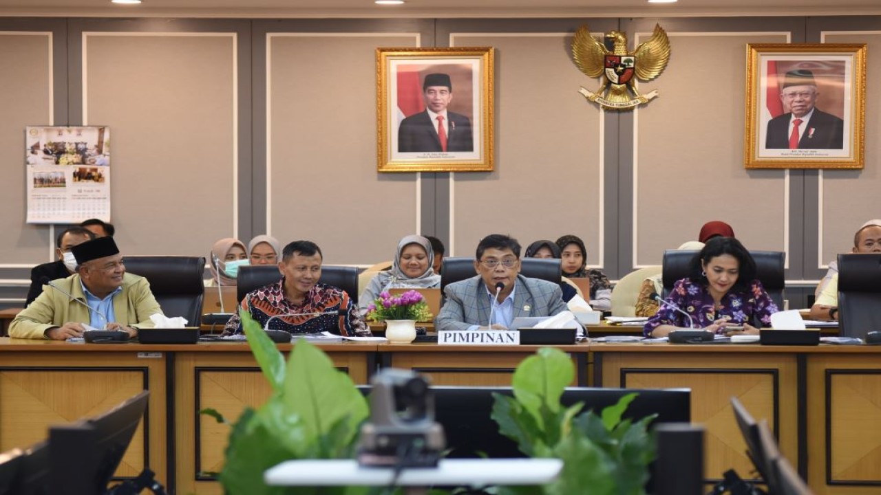 Ketua Pansus RUU Kelautan DPR RI Utut Adianto saat memimpin Rapat Kerja dengan Pemerintah dan Dewan Perwakilan Daerah (DPD) RI di Gedung Nusantara II, Senayan, Jakarta, Kamis (14/3/2024). Foto : Jaka/Andri