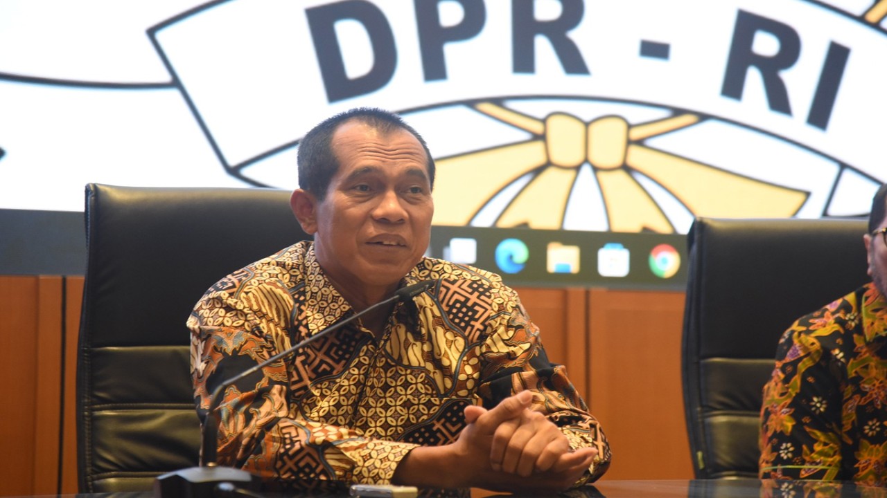 Wakil Ketua Komisi I DPR RI Abdul Kharis Al Masyhari saat menjadi narasumber pada kegiatan Diskusi Forum Legislasi di Gedung Nusantara, DPR RI, Senayan, Jakarta, Selasa (19/3/2024). Foto: Arief/nr