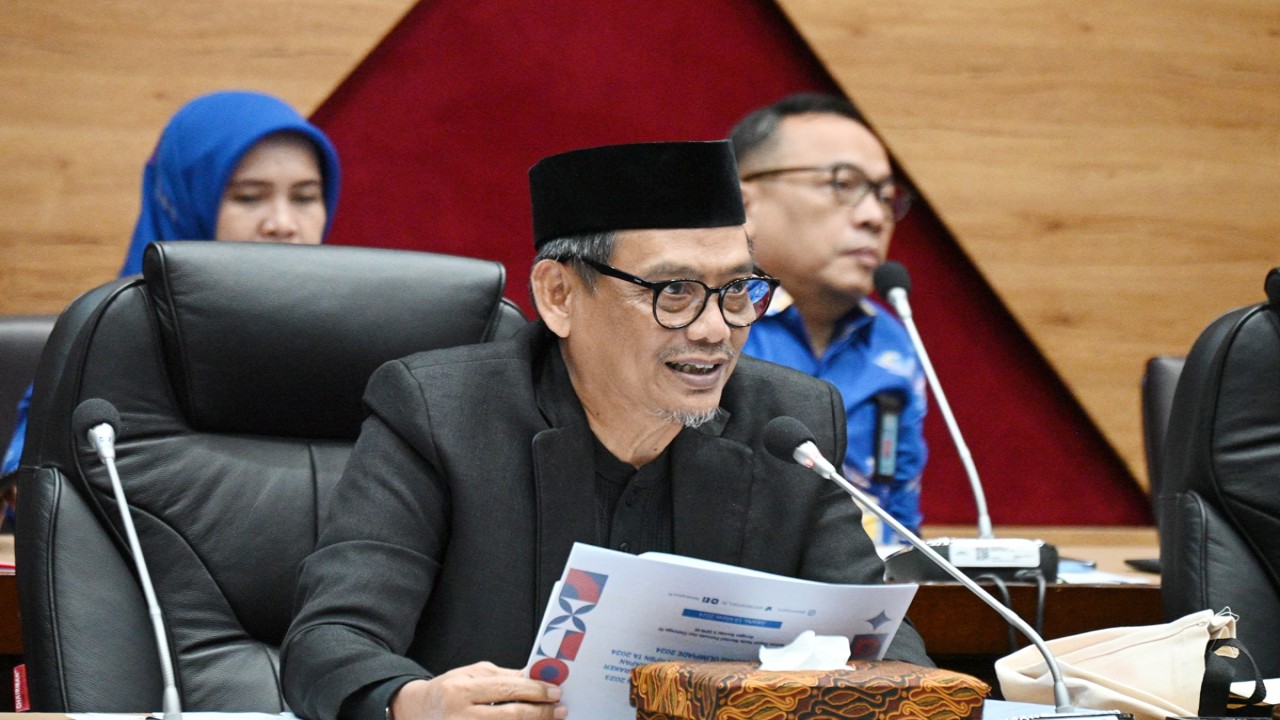 Wakil Ketua Komisi X DPR RI Abdul Fikri Faqih saat memimpin Rapat Kerja Komisi X DPR RI dengan Menteri Pemuda dan Olahraga RI Dito Ariotedjo di Gedung Nusantara I, Senayan, Jakarta, Selasa (19/3/2024). Foto: Farhan/nr