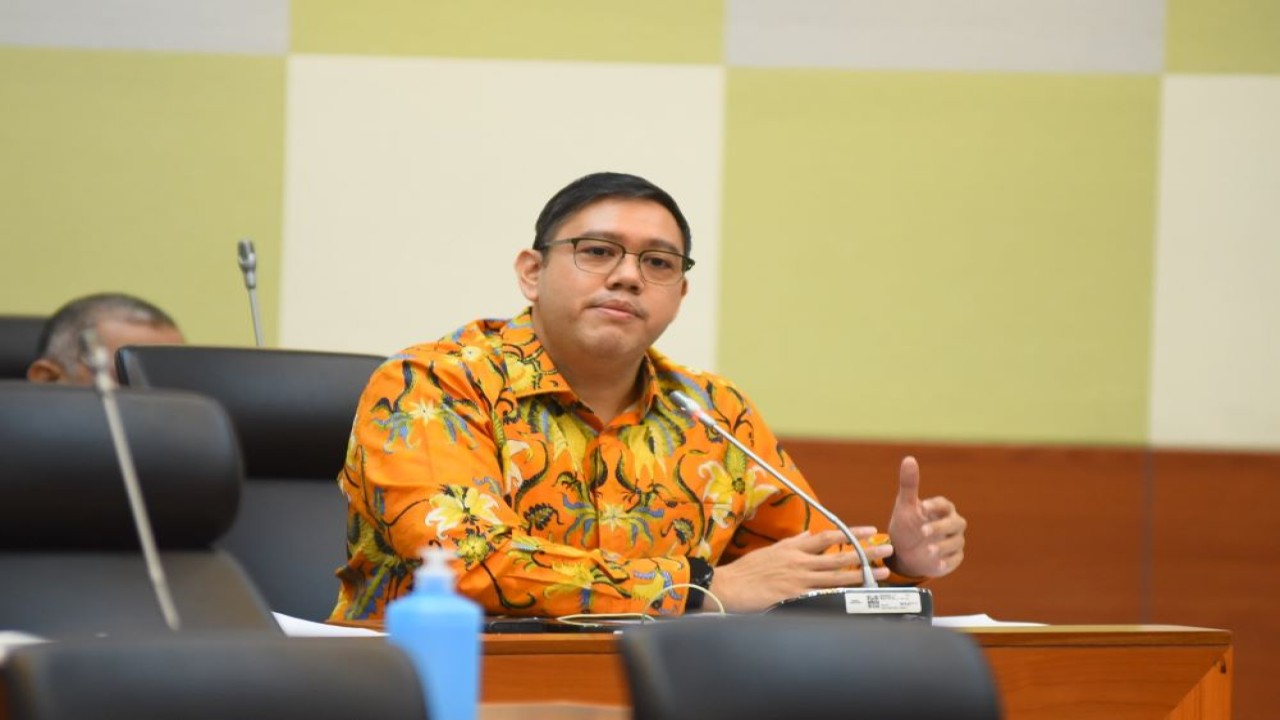 Anggota Badan Anggaran (Banggar) DPR RI Dave Akbarshah Fikarno dalam agenda RDPU Banggar DPR RI dengan Dekan Fakultas Ekonomi dan Bisnis Universitas Indonesia Teguh Dartarto dan Ketua APINDO di Gedung Nusantara II, DPR RI, Senayan, Jakarta, Senin (1/4/2024). Foto : Runi/Andri