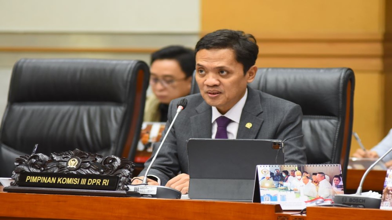 Wakil Ketua Komisi III DPR RI Habiburokhman saat memimpin uji kelayakan dan kepatutan terhadap calon anggota Lembaga Perlindungan Saksi dan Korban (LPSK) Periode 2024-2029. Foto: Runi/nr