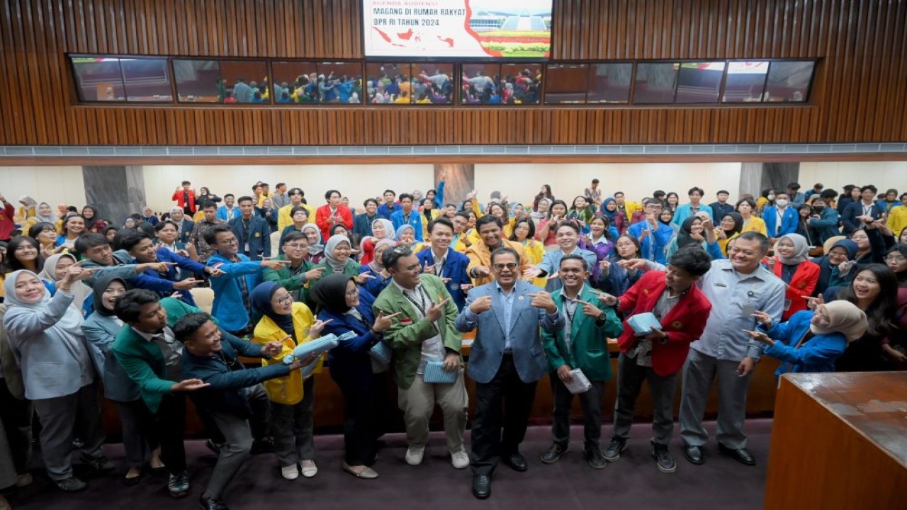 Sekretaris Jenderal (Sekjen) DPR RI Indra Iskandar Indra dalam kuliah umum program Magang Di Rumah Rakyat (MDRR) DPR RI 2024, di Gedung Nusantara, Senin (29/4/2024). Foto : Tari/Andri