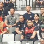 Mantan Presiden Susilo Bambang Yudhoyono (SBY) bersama putra sulungnya Agus Harimurti saksikan laga Indonesia All Star vs Red Sparks-1713623144