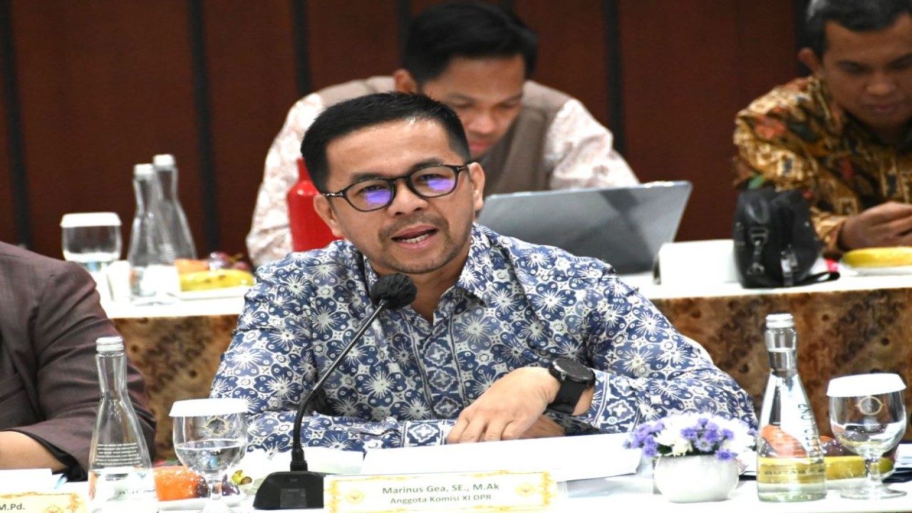Anggota Komisi XI DPR RI Marinus Gea saat pertemuan dengan BPKP, BPK RI dan perwakilan Kemenkeu di Surabaya, Jawa Timur, Senin (29/4/2024). Foto : Aha/Andri