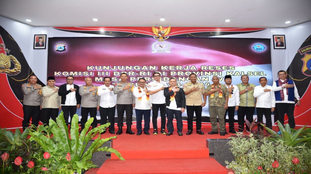 Wakil Ketua Komisi III DPR Pangeran Khairul Saleh dalam Kunjungan Kerja Reses Komisi III DPR ke Banjarmasin, Provinsi Kalimantan Selatan, Senin (29/4/2024). Foto : Eki/Andri