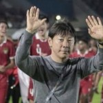 Pelatih Timnas Indonesia Shin Tae-yong bersama skuad Garuda-1713153262