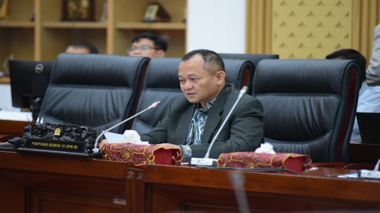 Wakil Ketua Komisi VI Sarmuji saat memimpin RDP di Gedung Nusantara I, DPR RI, Senayan, Jakarta, Kamis (28/3/2024). Foto: Oji/nr