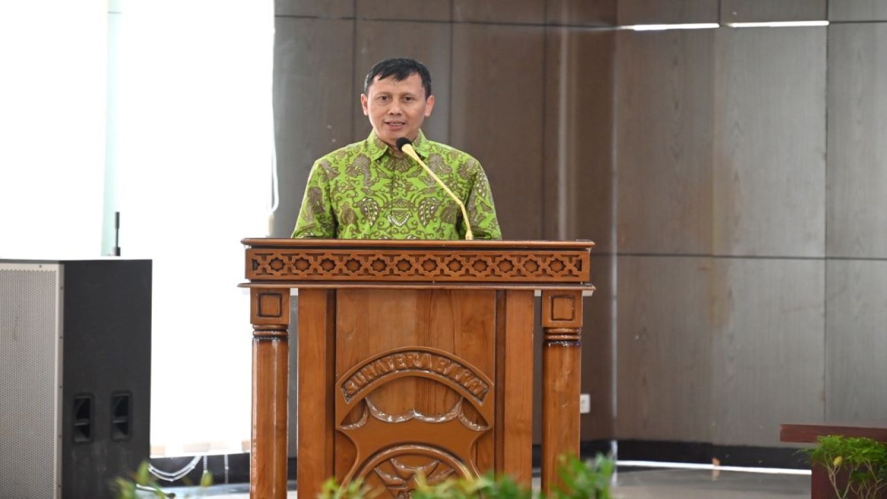 Ketua Tim Kunjungan Kerja Pansus Kelautan, Slamet saat memimpin rapat dengan jajaran Polda Sumbar, Padang, Rabu (26/3/2024). Foto : Ria/Andri