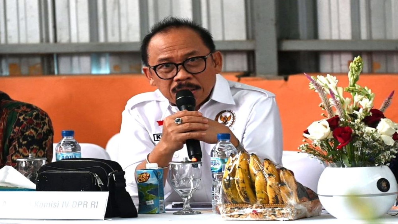 Anggota Komisi IV DPR RI Suhardi Duka, saat mengikuti kunjungan kerja di Labuan Bajo, Manggarai Barat, Senin (29/4/2024). Foto : Skr/Andri