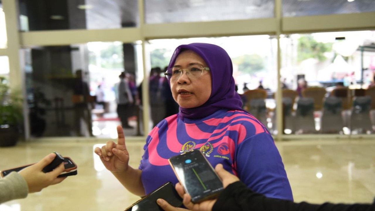 Anggota DPR RI Siti Mukaromah saat diwawancarai Parlementaria usai mengikuti ajang lari Women's Day Run 2024 di halaman Gedung DPR RI, Senayan, Jakarta, Minggu (21/4/2024). Foto: Jaka/vel