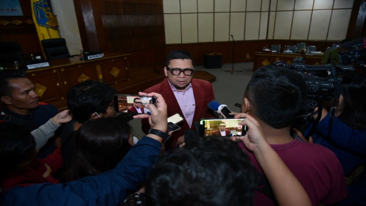 Ketua Komisi II DPR RI Ahmad Doli Kurnia Tandjung usai memimpin Tim Kunker Reses Komisi II DPR RI di Kantor Gubernur Bali, Denpasar, Bali, Senin (6/5/2024). Foto : Oji/Andri