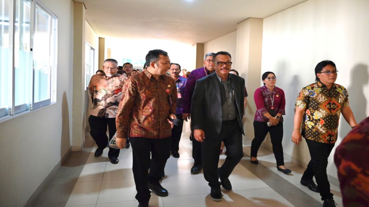 Anggota Komisi IX DPR RI Edy Wuryanto saat mengikuti Kunjungan Kerja Reses Komisi IX ke Badung, Bali, Sabtu (11/5/2024). Foto: Bianca/vel