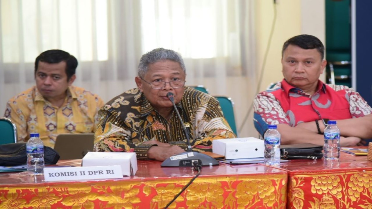 Anggota Komisi II DPR RI Heru Sudjatmoko saat mengikuti pertemuan dengan Kepala Kantor Wilayah Badan Pertanahan Nasional (BPN) Provinsi Bali dan pihak terkait lainnya di Ruang Rapat Kanwil BPN Provinsi Bali, Senin (6/5/2024). Foto: Oji/vel