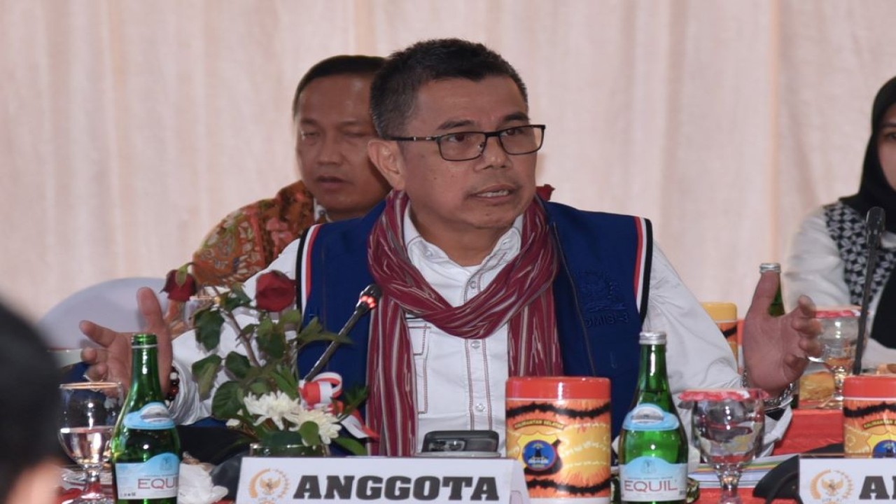 Anggota Komisi III DPR Hinca Pandjaitan saat mengikuti Kunjungan Kerja Reses Komisi III DPR di Banjarmasin, Provinsi Kalimantan Selatan, Selasa (30/4/2024). Foto : Eki/Andri