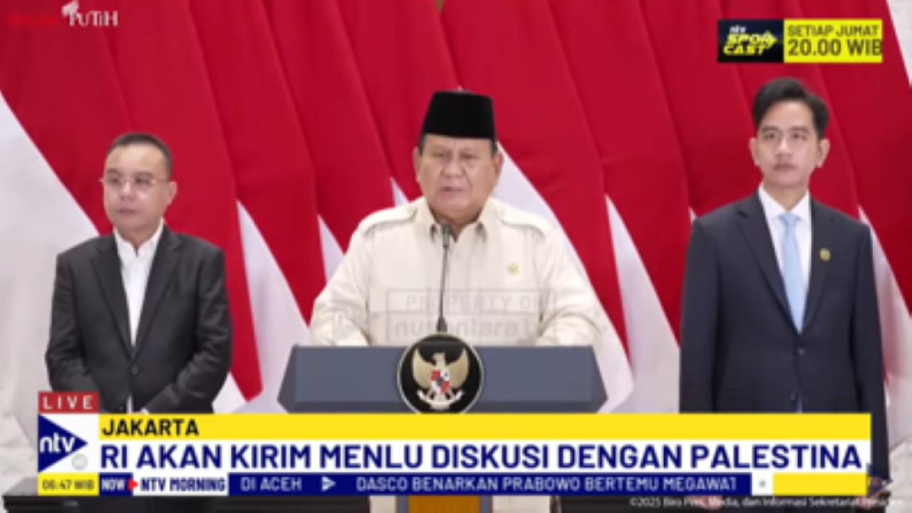 Presiden Prabowo Subianto memberikan keterangan pers terkait rencana kunjungannya ke lima negara di Timur Tengah