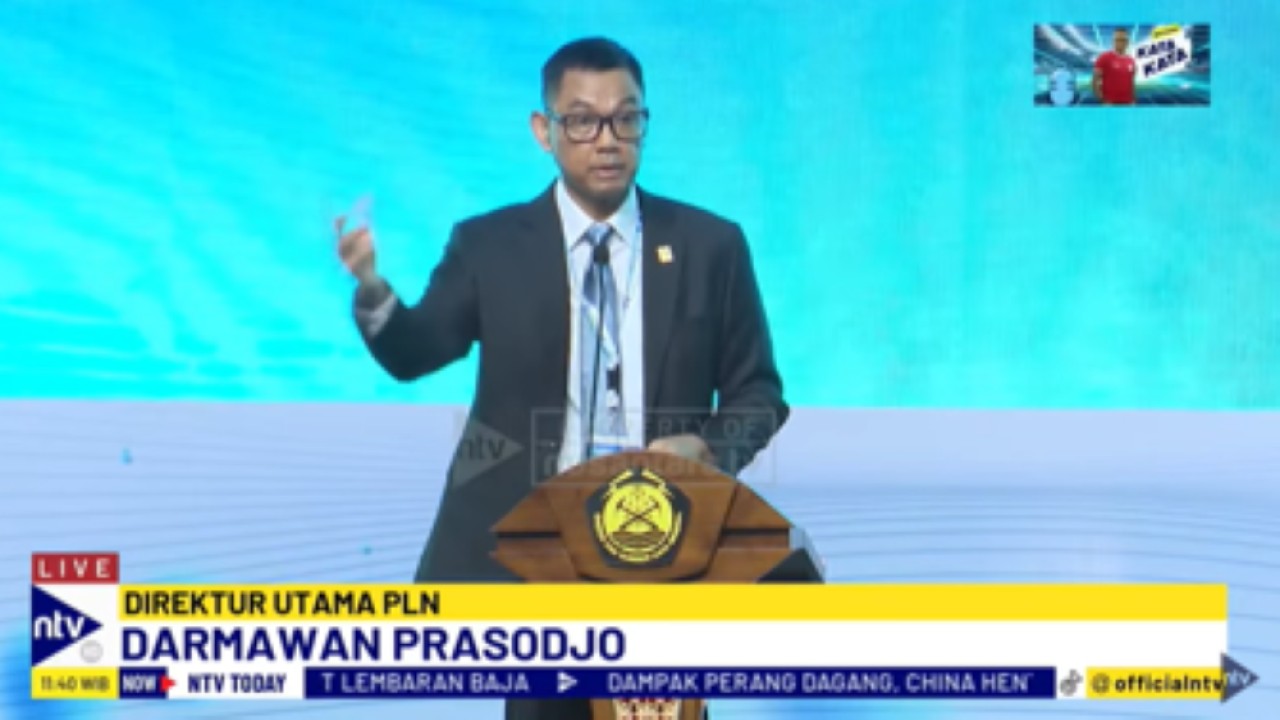 Direktur Utama PLN, Darmawan Prasodjo memberikan sambutan dalam Global Hydrogen Ecosystem Summit 2025