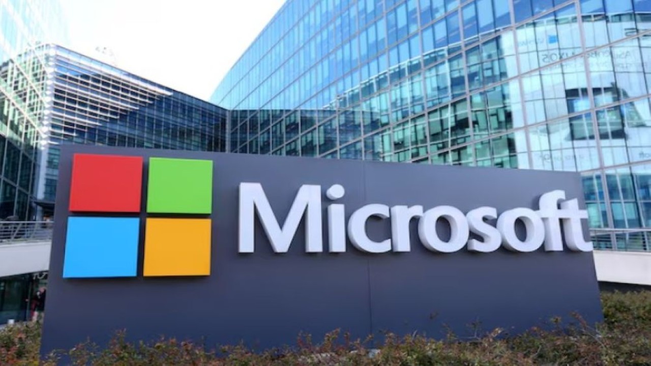 Ilustrasi. Kantor pusat Microsoft Corporation di Issy-les-Moulineaux, dekat Paris, Prancis, 18 April 2016. (Foto: Dok/Charles Platiau/Reuters)