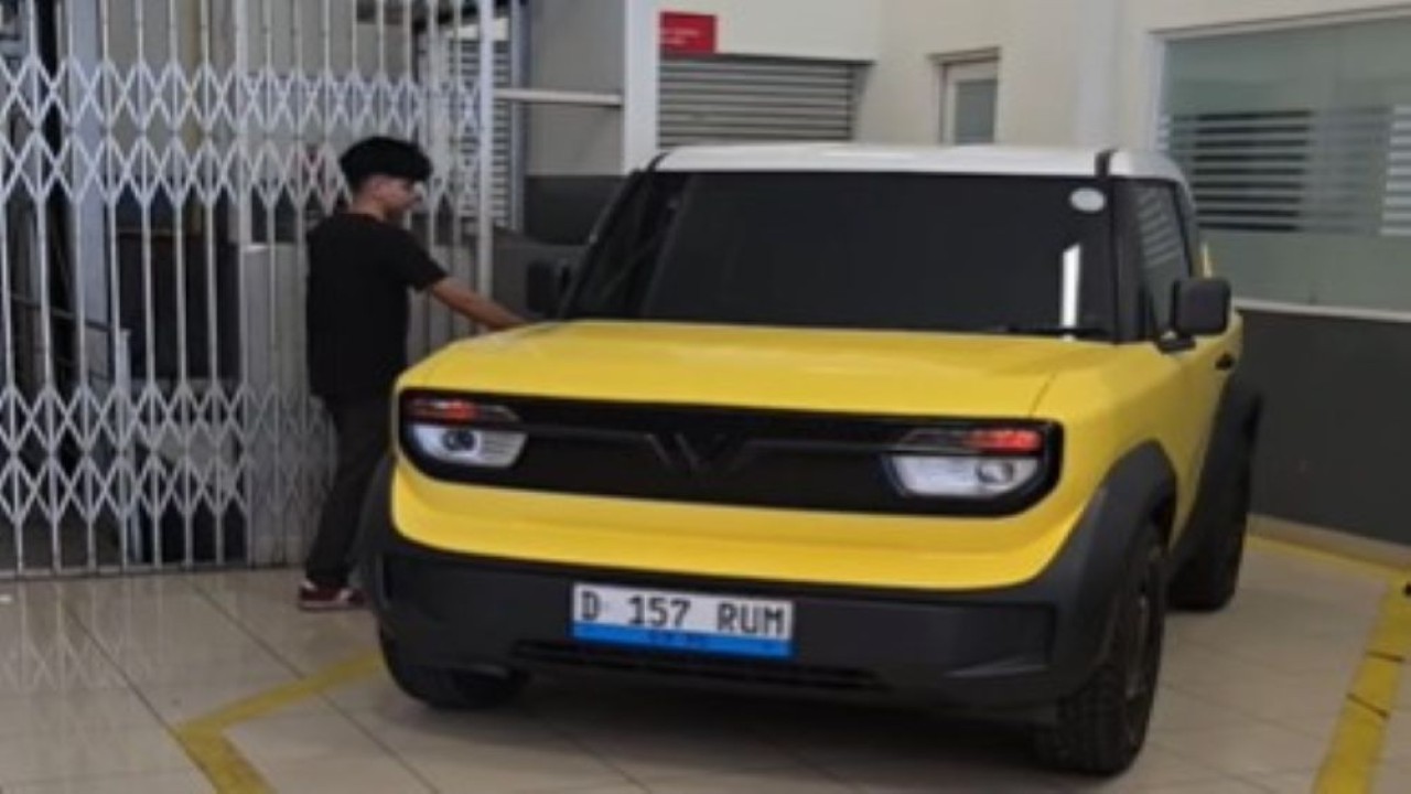 Andy Garna mengeluhkan masalah pada mobil listrik VinFast VF3 miliknya. (Foto: Tangkapan layar akun Instagram @andygarna)