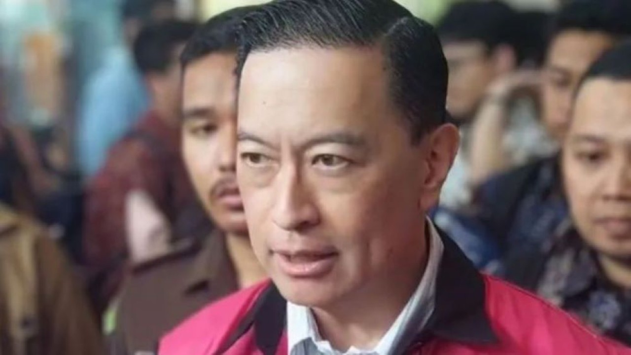 Menteri Perdagangan (Mendag) periode 2015–2016 Thomas Trikasih Lembong atau Tom Lembong saat ditemui usai sidang pemeriksaan saksi di Pengadilan Tipikor. (ANTARA/Agatha Olivia Victoria)