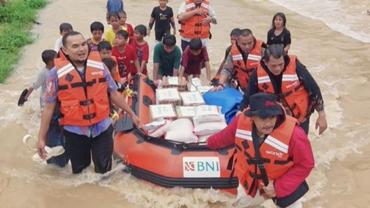 Bantuan BNI untuk korban banjir Sumbar. (BNI)
