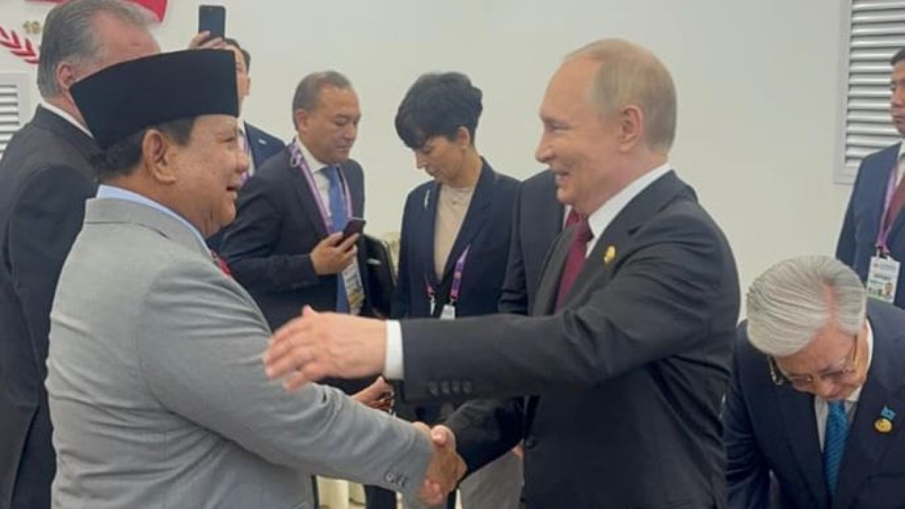 Presiden Republik Indonesia, Prabowo Subianto, mengadakan pertemuan khusus dengan Presiden Federasi Rusia, Vladimir Putin, di sela kunjungan kerjanya menghadiri perayaan 80 Tahun Kemenangan Perang Perlawanan Rakyat Tiongkok di Beijing (Sekretariat Presiden)
