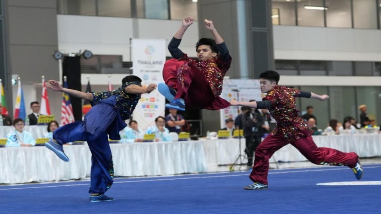 Timnas Wushu Indonesia sukses mengukir hasil membanggakan pada SEA Games 2025 Thaland. Edgar Xavier Marvelo dan kawan-kawan bukan hanya melampaui target 3 medali emas tetapi juga sukses mempertahankan gelar juara umum yang pernah diraih pada SEA Games ke-32 Kamboja 2023. (foto:Herry/kemenpora.go.id)