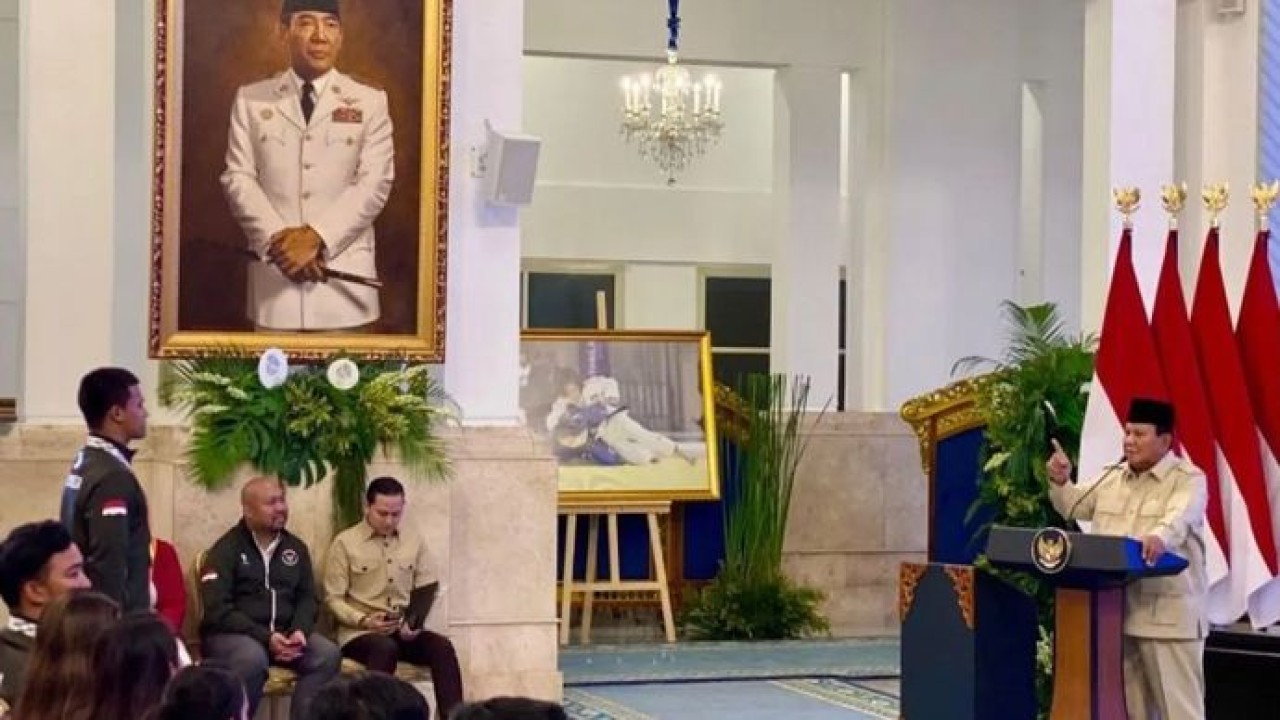 Presiden Prabowo Subianto memberikan penghargaan kepada atlet SEA Games di Istana Negara, Jakarta, Kamis, 8 Januari 2026. (ANTARA/Cahya Sari) (Antara)