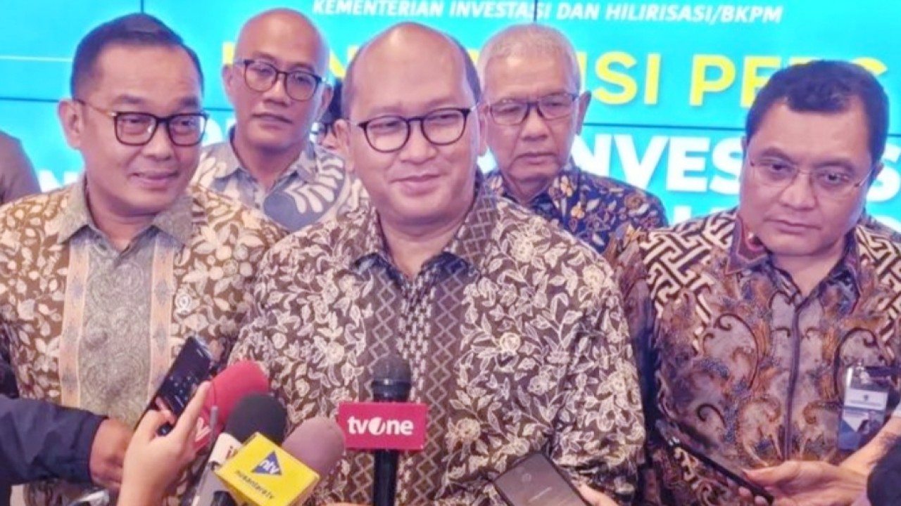 Menteri Investasi dan Hilirisasi/Kepala BKPM sekaligus CEO Danantara Rosan Roeslani ditemui usai konferensi pers capaian investasi sepanjang 2025 di Jakarta, Kamis, 15 Januari 2025. (ANTARA/Muzdaffar Fauzan) (Antara)