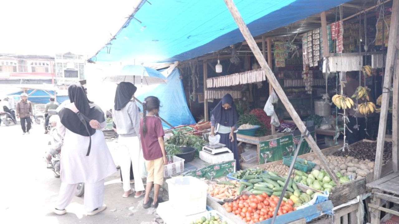 Pedagang pasar menjadi pemasok utama bahan baku bagi Satuan Pelayanan Pemenuhan Gizi (SPPG). (Foto: Istimewa)