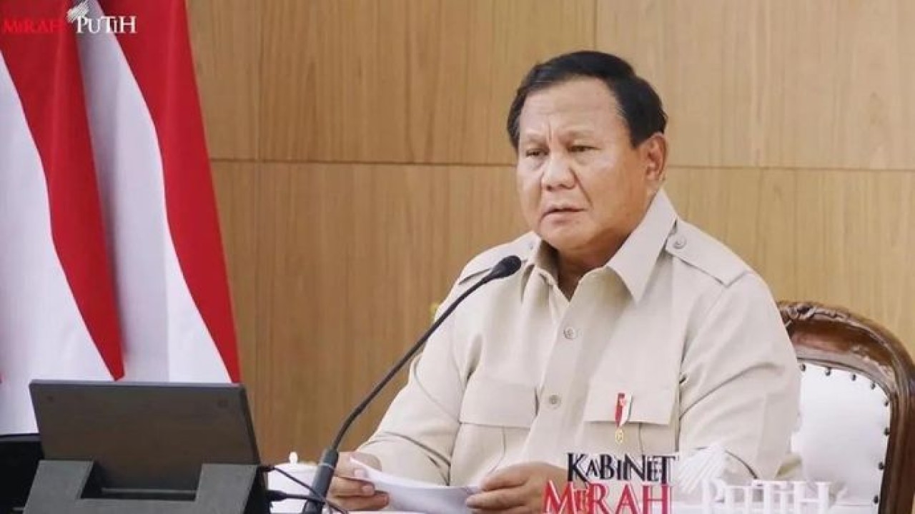 Tangkapan layar - Presiden RI Prabowo Subianto menyampaikan taklimat dalam agenda retret jilid II yang diikuti anggota Kabinet Merah Putih di Padepokan Garuda Yaksa, Hambalang, Kabupaten Bogor, Jawa Barat, Selasa 6 Januari 2026. ANTARA/HO-BPMI Sekretariat Presiden/aa. (Antara)