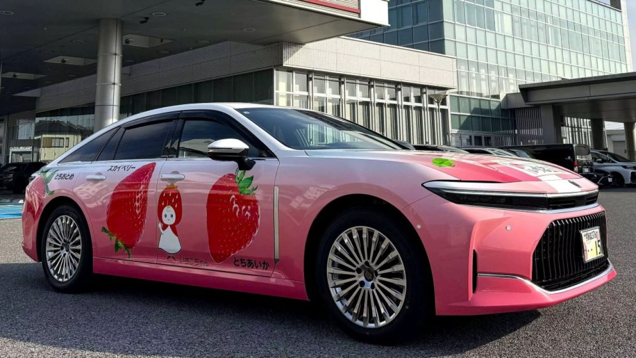 Toyota Crown Ichigo dihadirkan untuk memperingati 80 tahun Tochigi Toyota. (Foto: Istimewa via Carscoops)