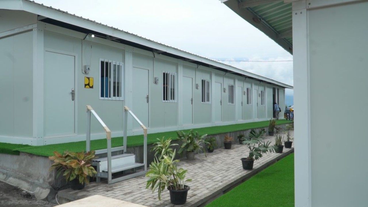 Pembangunan hunian sementara modular (huntara modular) bagi masyarakat terdampak bencana di Kabupaten Bener Meriah, Aceh, terus berjalan. (Istimewa)