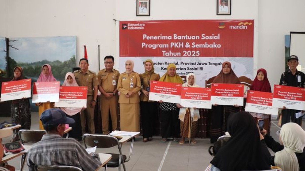 Bank Mandiri salurkan bantuan sosial yang menjangkau 7,45 juta penerima sepanjang 2025 (Istimewa)