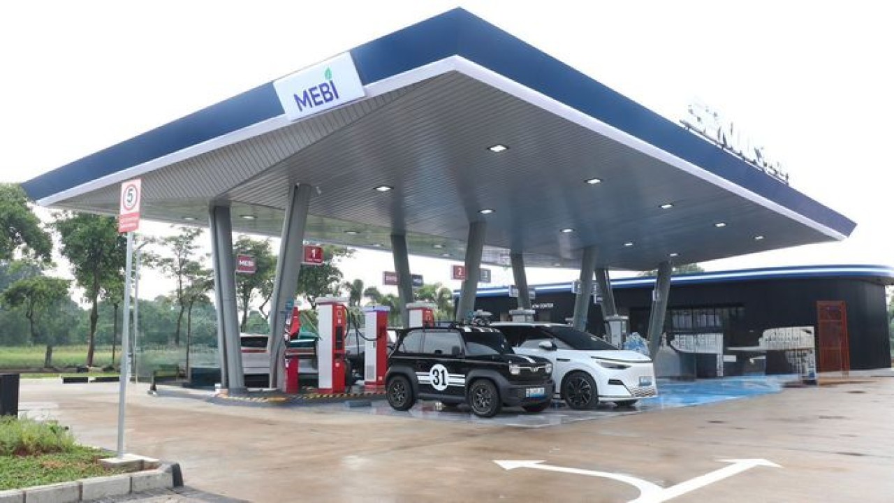 SPKLU Center Signature berkapasitas 400 kW di Scientia Garden, Gading Serpong, Kabupaten Tangerang. Fasilitas ultra fast charging yang mengusung teknologi split charger dengan liquid cooling system yang memungkinkan proses pengisian daya kendaraan listrik berlangsung lebih cepat dan efisien. (PLN)