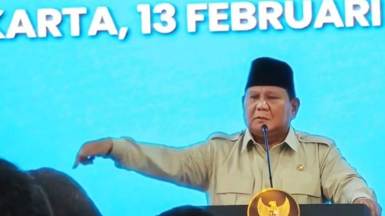 Presiden Prabowo Subianto berpidato dalam agenda Groundbreaking 1.179 Satuan Pelayanan Pemenuhan Gizi (SPPG) di Palmerah. (Antara)