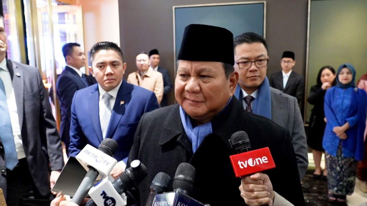 Presiden Prabowo Subianto memberikan keterangan pers terkait putusan Mahkamah Agung Amerika Serikat yang membatalkan sejumlah kebijakan tarif global Presiden Donald Trump. (Istimewa)