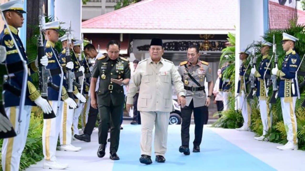 Presiden Prabowo Subianto memberikan taklimat kepada para peserta Rapat Pimpinan (Rapim) TNI dan Polri yang digelar di Istana Kepresidenan Jakarta (Sekretariat Presiden)