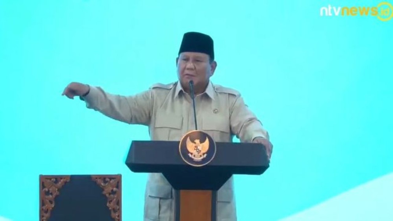 Presiden Prabowo Subianto (tiga kanan) saat meninjau Satuan Pelayanan Pemenuhan Gizi (SPPG) Polri di Palmerah, Jakarta Barat, Jumat, 13 Februari 2026. (Foto: ANTARA/YouTube Sekretariat Presiden)