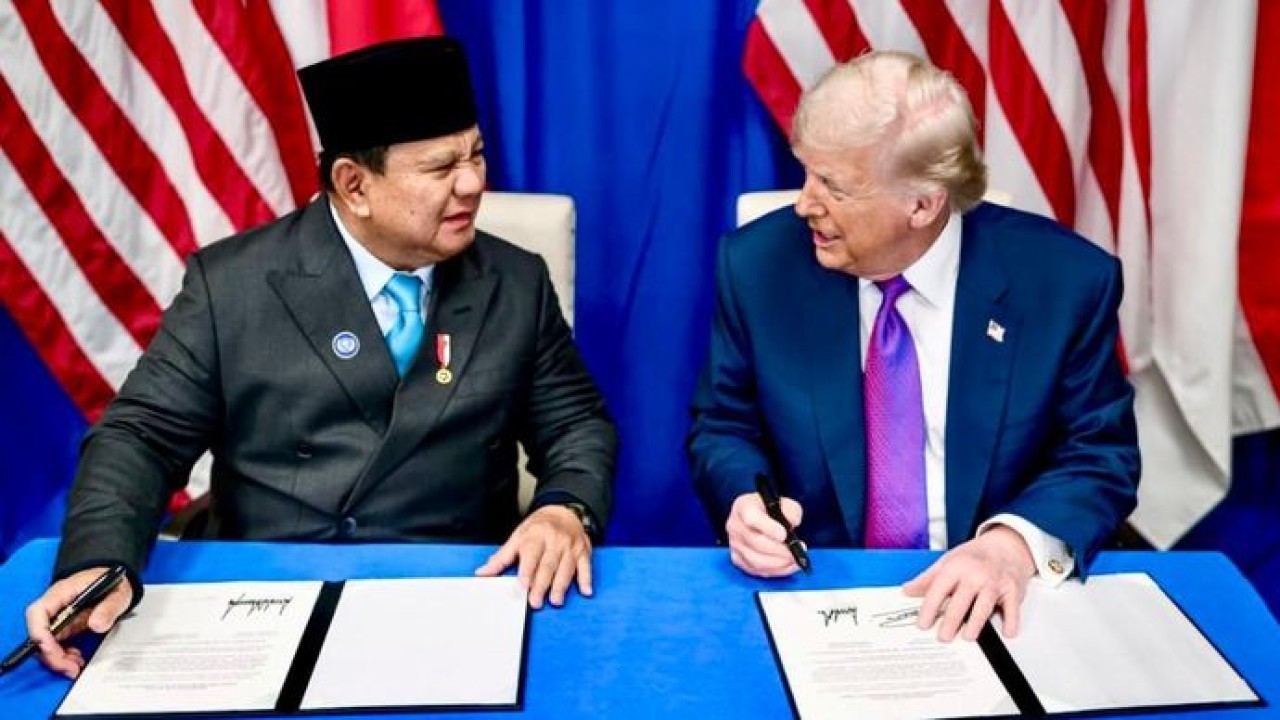 Presiden Prabowo Subianto dan Presiden Amerika Serikat (AS) Donald Trump resmi menandatangani kesepakatan dagang terkait tarif resiprokal atau Agreements on Reciprocal Trade (ART). (Foto: Dok/Istimewa)