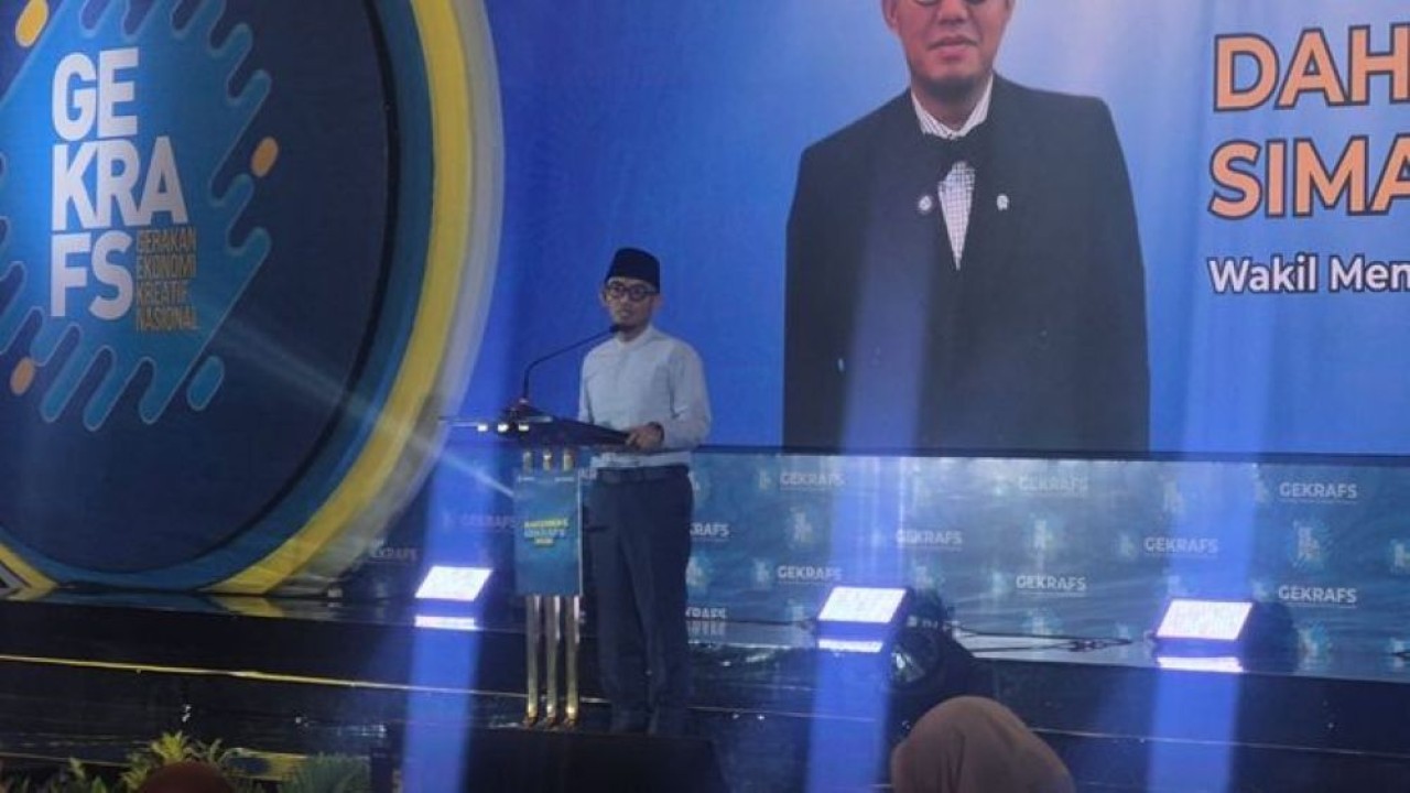 Wakil Menteri Haji dan Umrah RI Dahnil Anzar Simanjuntak menyampaikan tausiyah dalam Rapat Kerja Nasional Gerakan Ekonomi Kreatif Nasional (gekrafs) 2026 yang digelar di Nusantara Ballroom NT Tower Jakarta. (Foto: Ntvnews.id/Muslimin Trisyuliono)