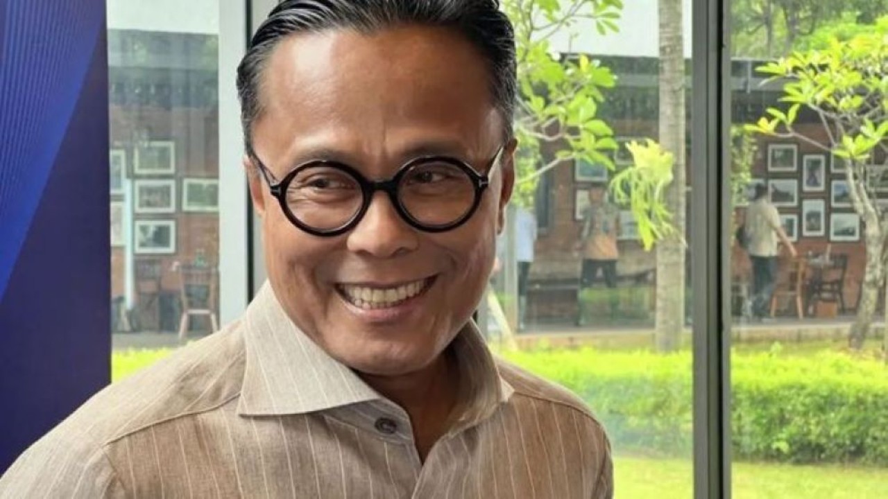 Chief Operating Officer (COO) Badan Pengelola Investasi Daya Anagata Nusantara (Danantara Indonesia) Dony Oskaria memberi keterangan ketika ditemui setelah acara “Danantara: Menggerakkan Raksasa, Menyalakan Mesin Ekonomi Indonesia” yang digelar di Jakarta. (Antara)