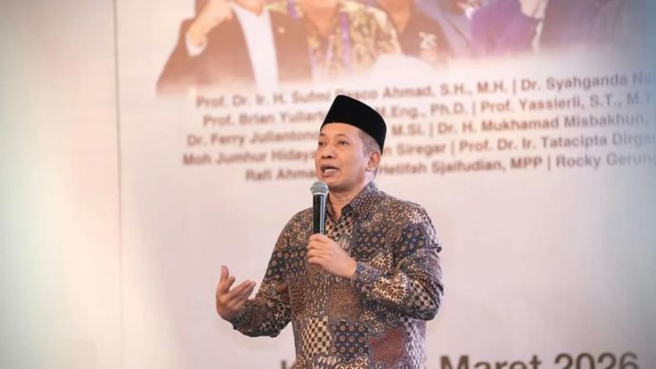 Menteri Koperasi Ferry Juliantono berbicara pada acara peluncuran buku Menggugat Republik karya Syahganda Nainggolan dan Seminar Nasional Prabowonomics, Demokrasi, dan Arah Republik ke Depan, di Kampus ITB, Bandung, Jawa Barat, Kamis 5 Maret 2026. (ANTARA/HO-Kemenkop) (Antara)