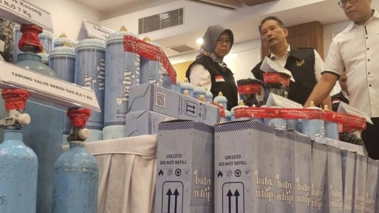 Barang bukti Baby Whip dan perangkat tambahannya yang disita Polri dan BPOM, di Jakarta, Kamis (9/4/2026). ANTARA/Mecca Yumna. (Antara)