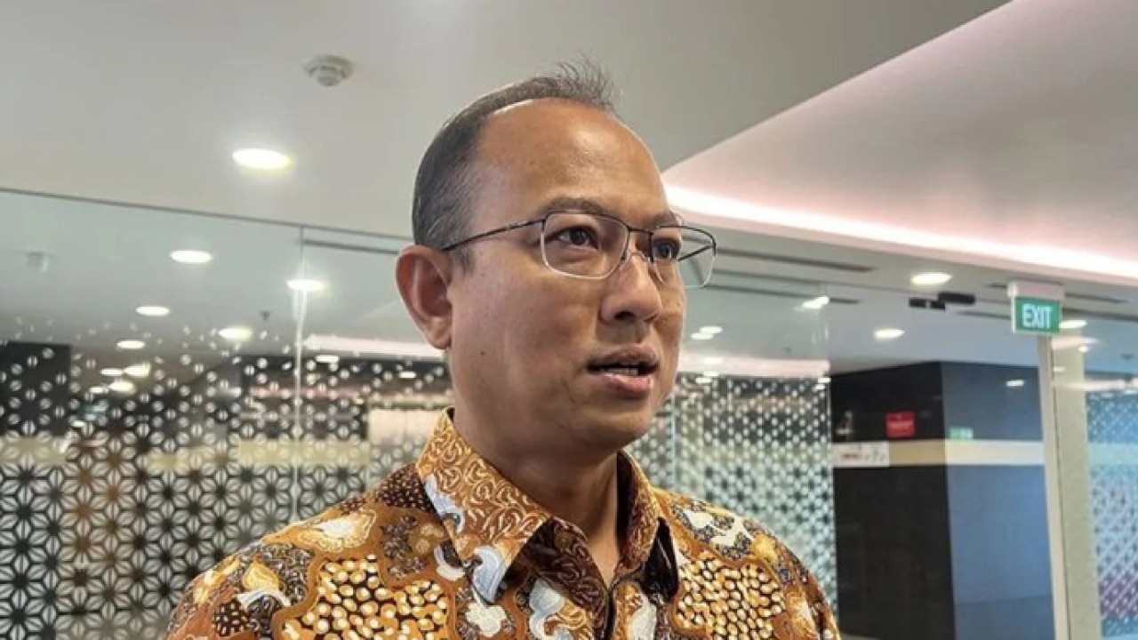 Corporate Secretary PT Pertamina (Persero) Arya Dwi Paramita memberi keterangan ketika ditemui di sela-sela acara Sustainability Champions yang digelar di Jakarta, Kamis (16/4/2026). ANTARA/Putu Indah Savitri/am. (Antara)