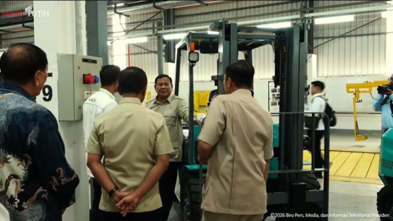Presiden RI Prabowo Subianto mendorong sektor otomotif di Indonesia agar dapat melahirkan “national champion”, seperti halnya industri otomotif negara-negara maju.  (Bakom RI)