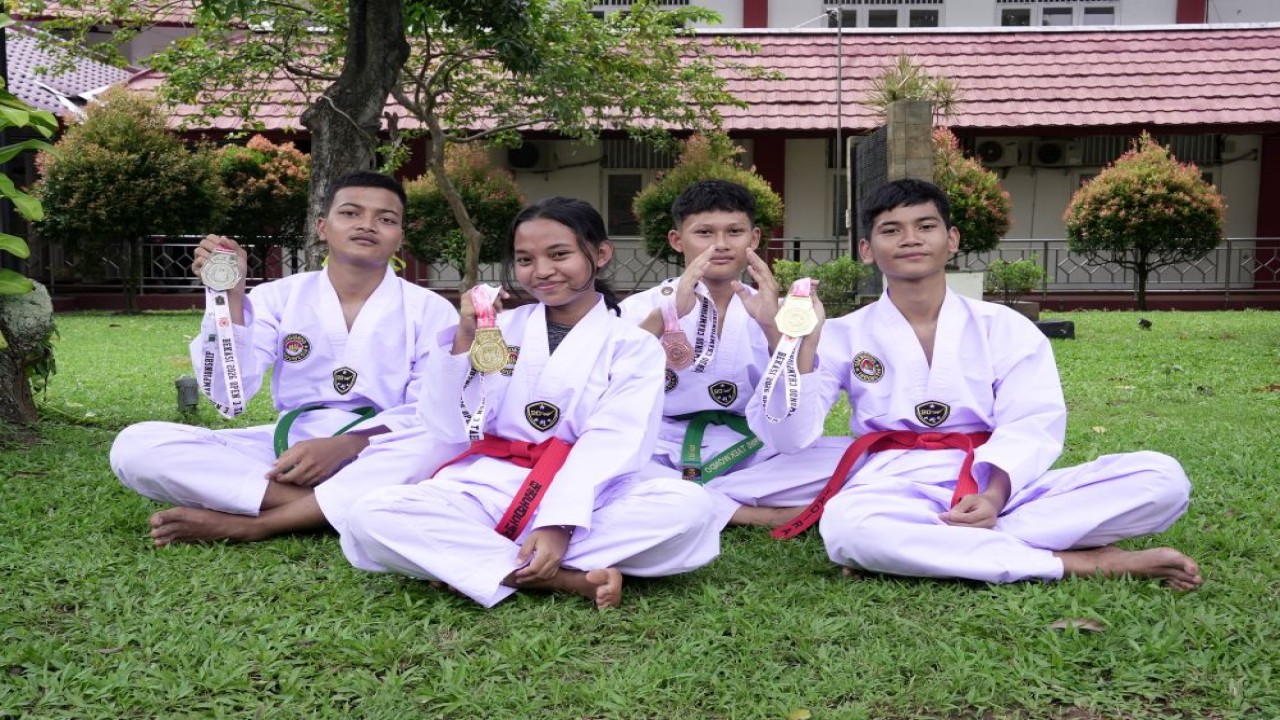 Kelompok ekstrakurikuler Taekwondo Sekolah Rakyat SRMA 13 Bekasi. (Foto: Dok/Istimewa/Bakom RI)