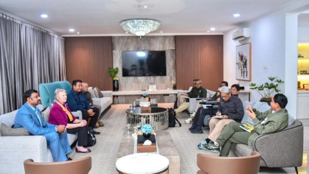 Pertemuan Menteri Kehutanan (Menhut) Raja Juli Antoni dan jajaran bersama Chair IUCN SSC Asian Rhino Specialist Group (AsRSG) Dr. Amirthara Christy Williams dan Chair IUCN SSC Asian Elephant Specialist Group (AsESG) Heidi S. Riddle di Jakarta, Rabu 6 Mei 2026. (ANTARA/HO-Kemenhut RI) (Antara)