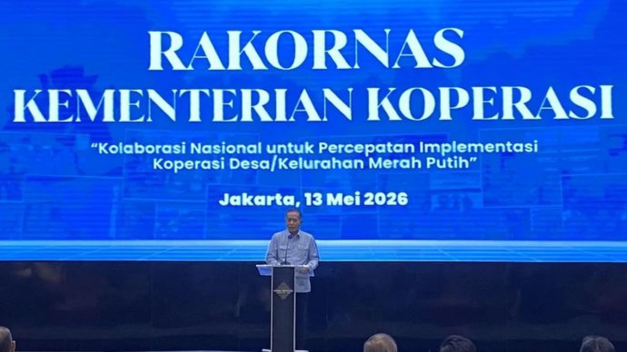 Menteri Koperasi Ferry Juliantono memberikan paparan dalam Rapat Koordinasi Nasional Kementerian Koperasi di Jakarta, Rabu 13 Mei 2026. ANTARA/Shofi Ayudiana. (Antara)