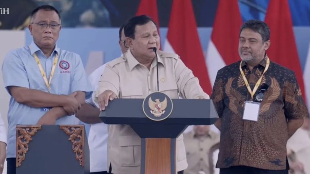 Tangkapan layar - Presiden Prabowo Subianto memberikan arahan saat Peringatan Hari Buruh Internasional di Monas, Jakarta, Jumat (1/5/2026). (Foto: ANTARA/Prisca Triferna)