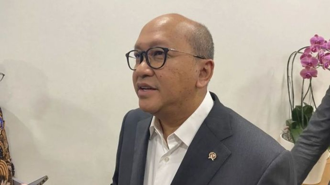 CEO Danantara Indonesia Rosan Roeslani menjawab pertanyaan media di Kantor Kementerian Koordinator Bidang Pangan, Jakarta, Senin 4 Mei 2026. ANTARA/Rizka Khaerunnisa (Antara)